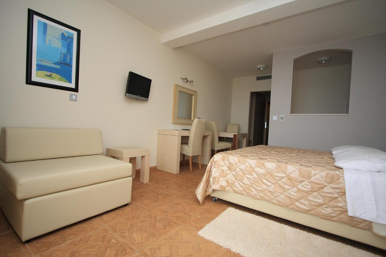 Aparthotel Natalia 포드고라 외부 사진