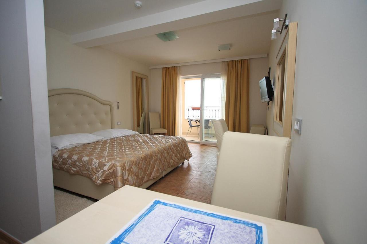 Aparthotel Natalia 포드고라 외부 사진